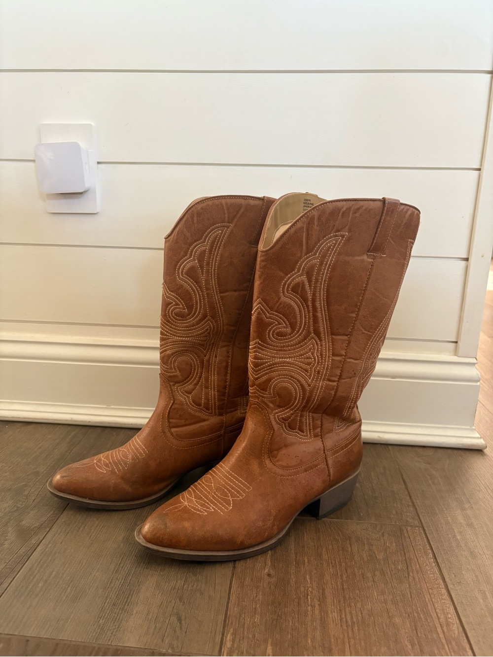 Classic Brown Women’s Cowboy Boots